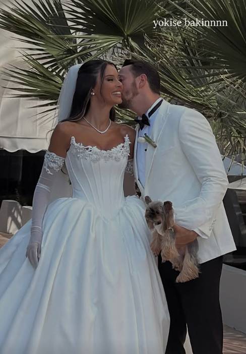 Berkan Karabulut ve Lale Onuk evlendi! Gelinliği göz kamaştırdı 2